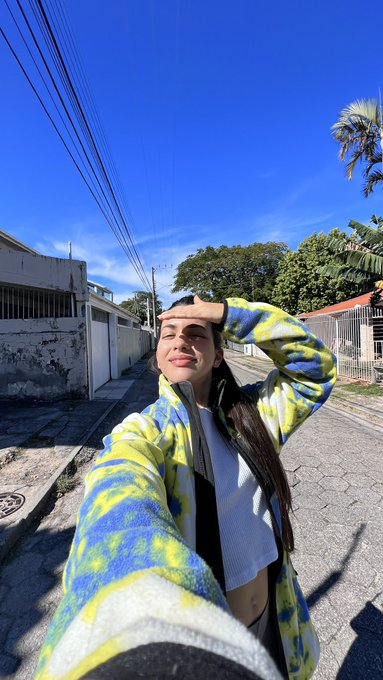 Personas asumen que estoy en Venezuela porque la pared de atr&aacute;s est&aacute; &lsquo;fea&rsquo;? https://t.co/nEdQh6gQkB