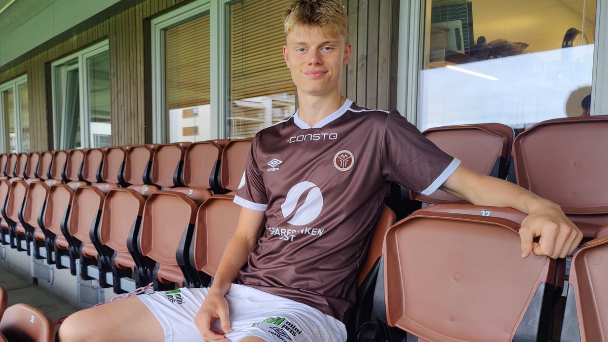 Brann ut av kontekst (@uak_skb) on Twitter photo 