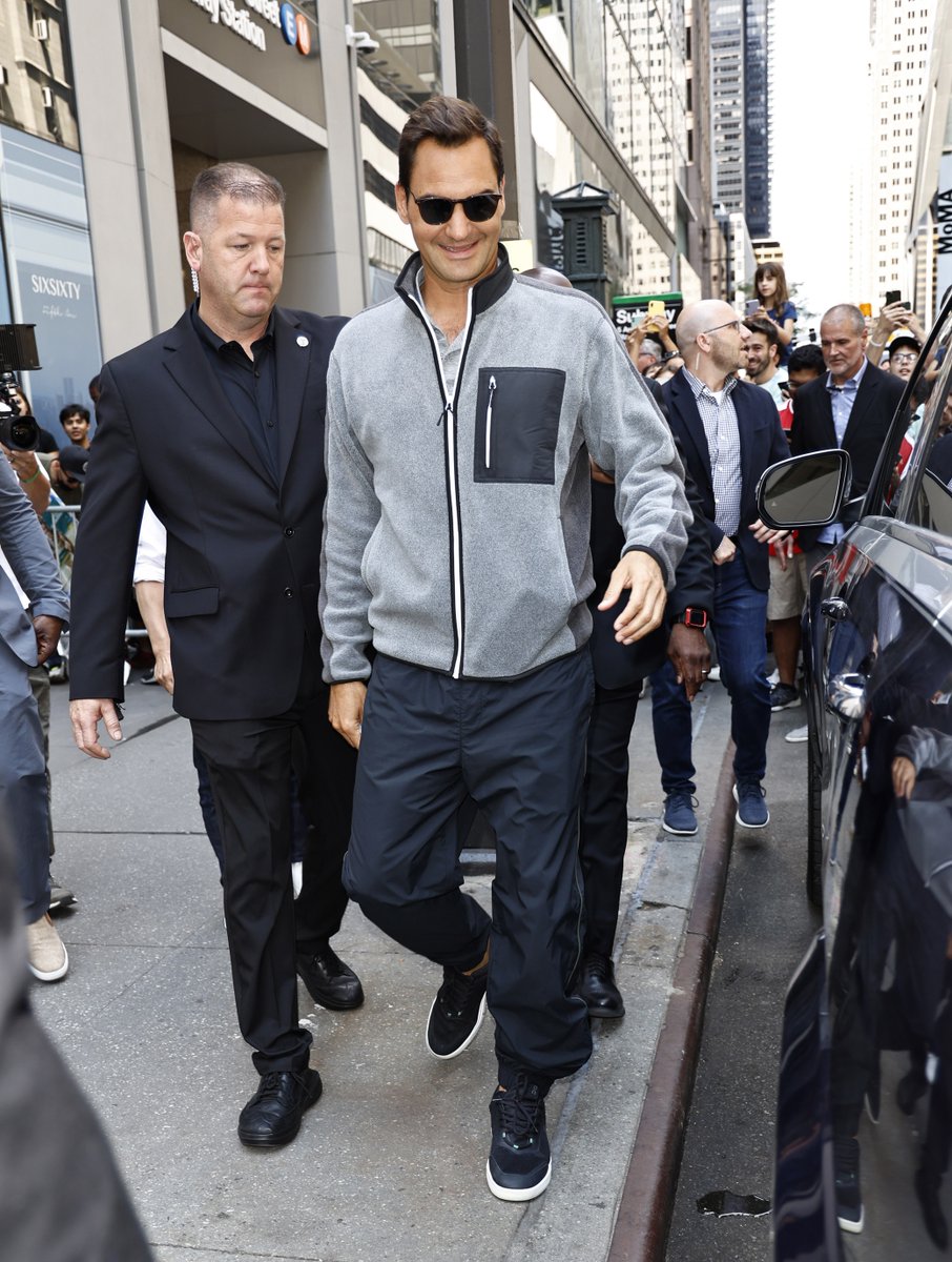 #UNIQLO  #RogerFederer
