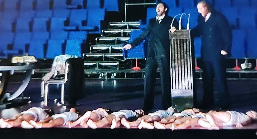 PSYCOCIENCIA's tweet photo. 🩸☠️ #Austria 🇦🇹 31 de Julio 2023

El Mundialmente Famoso Festival de las Artes de Salzburgo

Niños muertos por todos lados, un bebé servido de cena y el público aplaude.

#Agenda2030 #viral #trending #video #FelizMiercoles #Ovnis #UFOs #Dolar #Lady130 #librosdetexto #Mexico 🇲🇽 https://t.co/aJJjJBSLFn