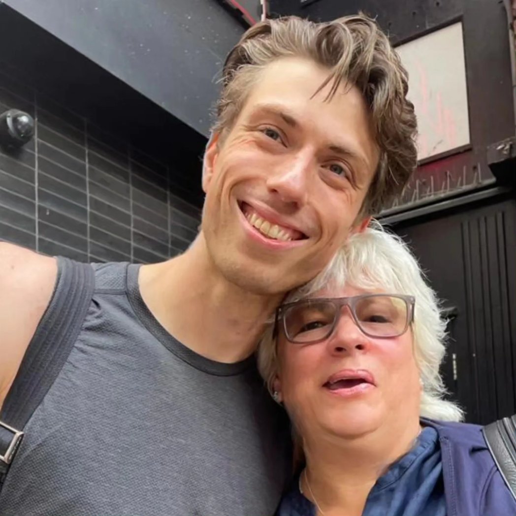 Tracysgl's tweet photo. @teamjbogyo Amazing Voice . Amazing Performance.  Pleasure to have met you. Can't wait until your next West End show.💕 https://t.co/fcJRqQqecB