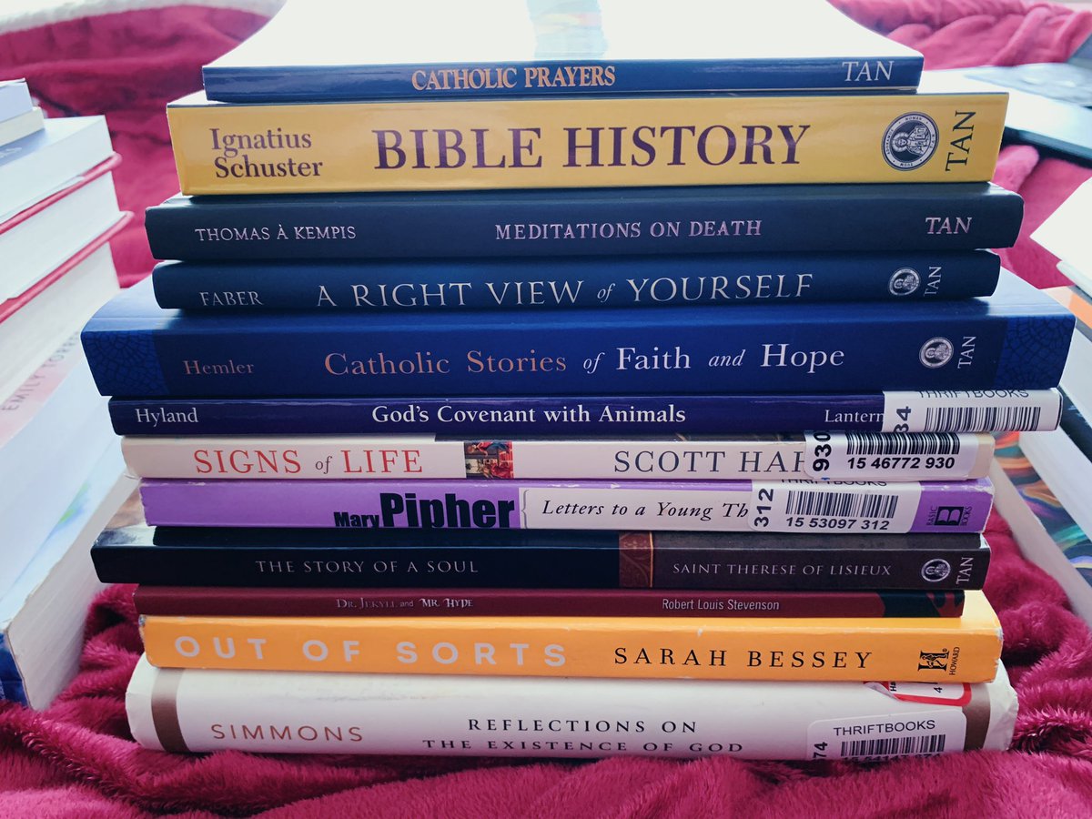 sammyyfuchsgrub's tweet photo. Christian/Catholic books I am looking forward to reading this next year (hopefully I have the time though). 📖 some books are poetry and you may notice others have to do with psychology! ♥️ https://t.co/NSE4oRRZKC