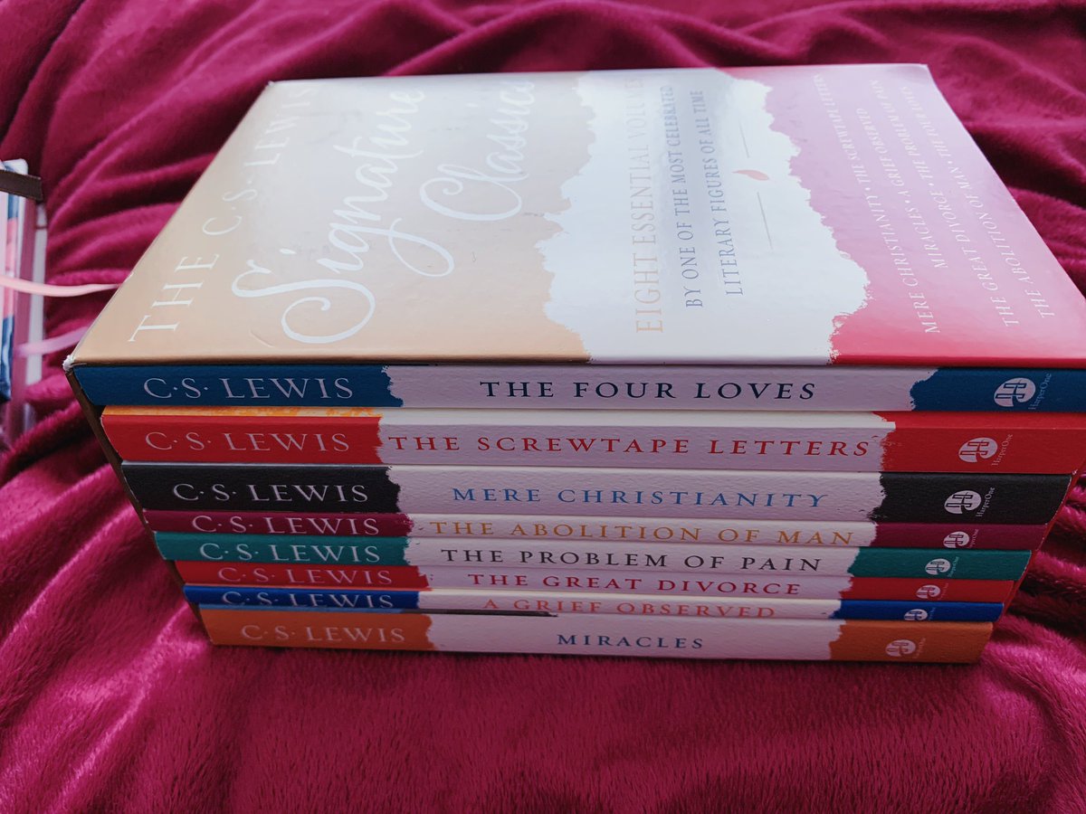 sammyyfuchsgrub's tweet photo. Christian/Catholic books I am looking forward to reading this next year (hopefully I have the time though). 📖 some books are poetry and you may notice others have to do with psychology! ♥️ https://t.co/NSE4oRRZKC