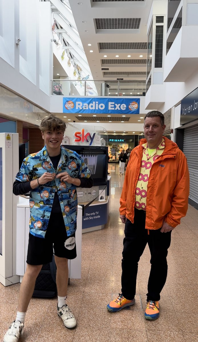 radioexe's tweet photo. A coat of many colours for Britain's youngest newsreader Josh Tate, from @timarnoldme at Sky on his visit to Devon's Radio Exe! https://t.co/0UUWIJcTwO