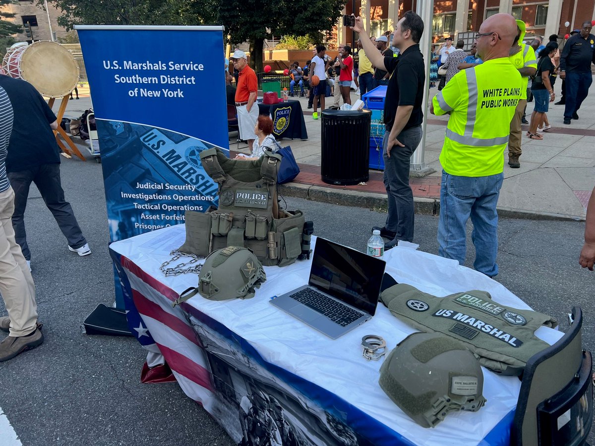 USMSManhattan's tweet photo. Deputy US Marshals from SDNY  volunteered in the National Night Out event last night. Hundreds of families and children joined USMS, White Plains PD, DA’s office and the NYPD 60th Precinct, who celebrated the annual event promoting a strong police-community partnership.Great job! https://t.co/mm6KcIV2N7