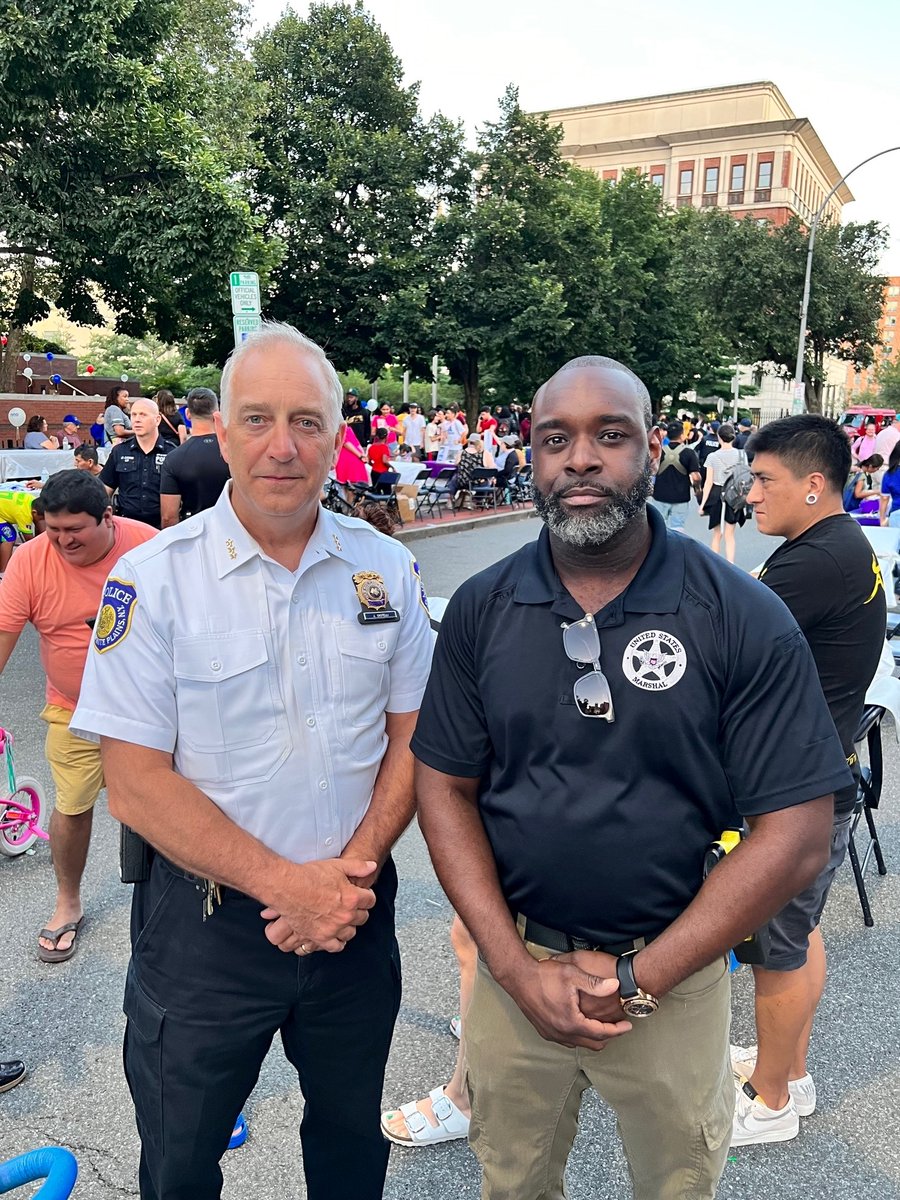 USMSManhattan's tweet photo. Deputy US Marshals from SDNY  volunteered in the National Night Out event last night. Hundreds of families and children joined USMS, White Plains PD, DA’s office and the NYPD 60th Precinct, who celebrated the annual event promoting a strong police-community partnership.Great job! https://t.co/mm6KcIV2N7