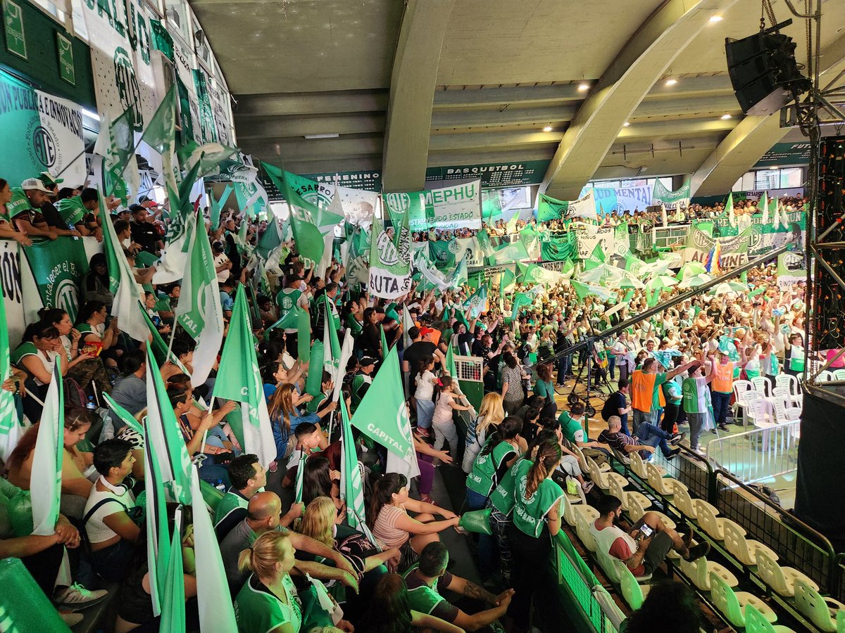 DanielCatalano_'s tweet photo. ¡¡¡¡Impresionante la @VerdeyBlancaATE !!
VAMOS VAMOS!!! https://t.co/ZFNYTwH3oI