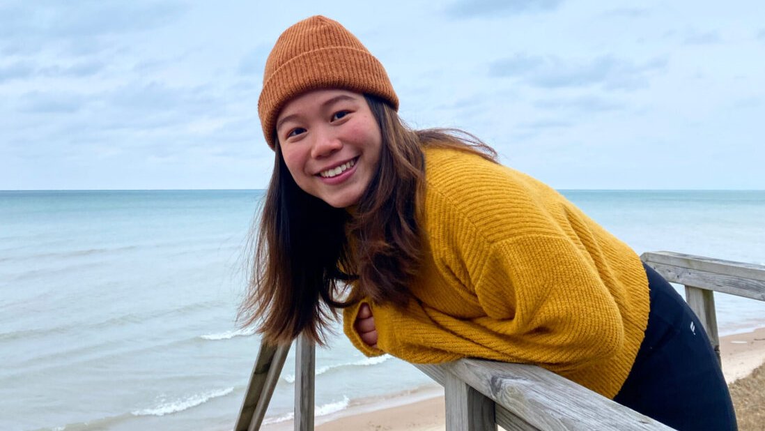 Meet grad student scholar, Jin Yi (Jeanie) Tan (2nd year doctoral student @UICPharm)! She is focused on developing an “environment to bioassay” antibiotic discovery approach while collaborating with @BGCChi. Learn more about her work at the link in our bio! #SeaGrantFunded