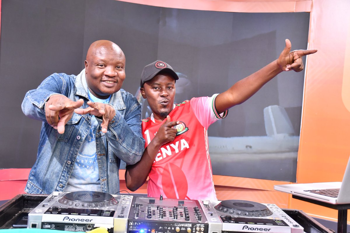 #TheRaveKbc o'clock, 10pm kwenye Radio and Tv joins later from 10.30pm. Shughli safi hii kama kawa. <a href="/juniordreadd/">junior dreadd</a> &amp; yours truly. 
#ReggaeMusicSoNice