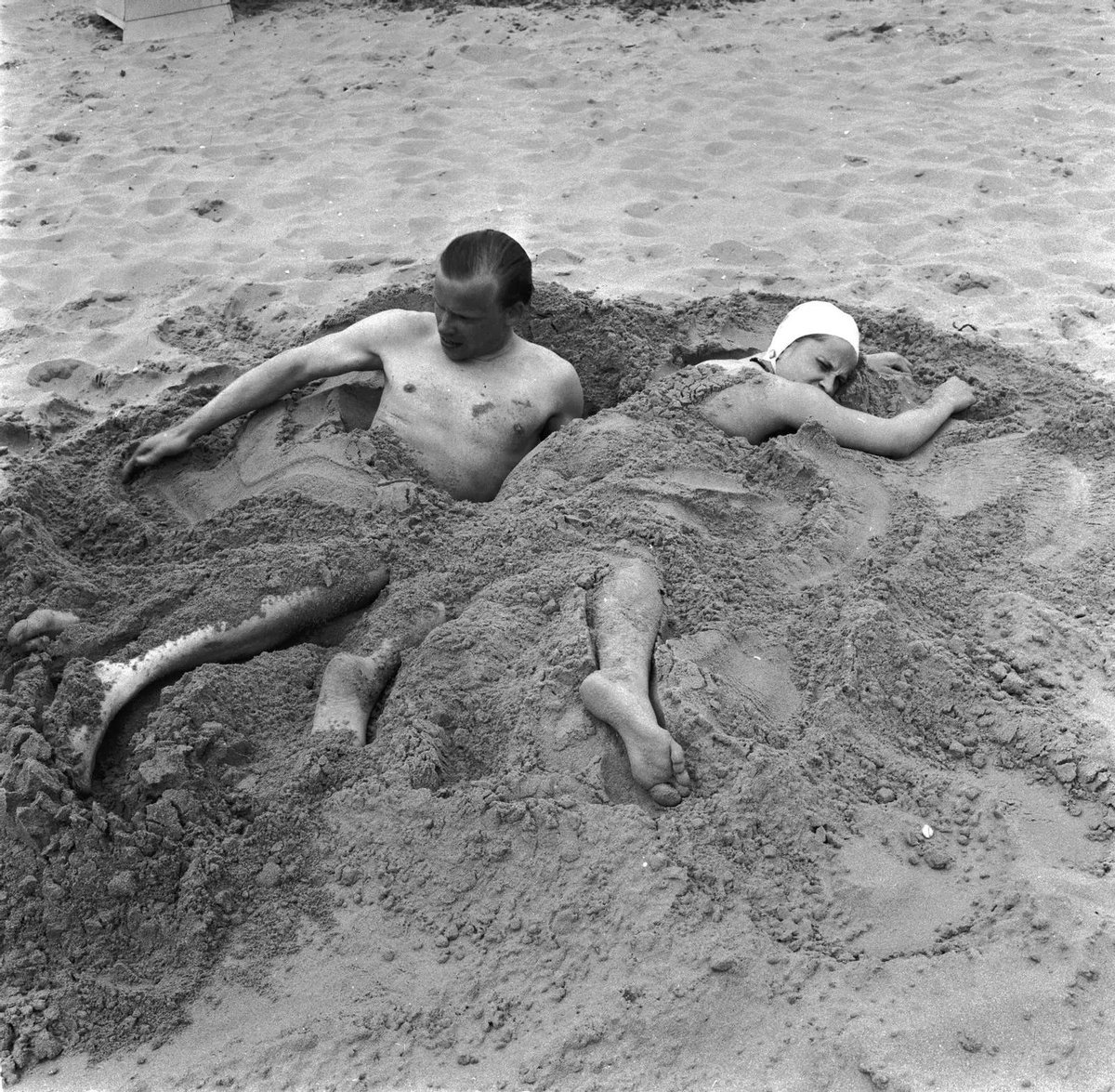 👙Els primers van aparèixer com a recepta per curar l’asma, la depressió o els problemes circulatoris. Ara són una peça més dels nostres armaris

Aquesta és la història (de censura i llibertat) que hi ha darrere del teu banyador. Obrim fil 🧵👇diumenge.ara.cat/diumenge/moda-…