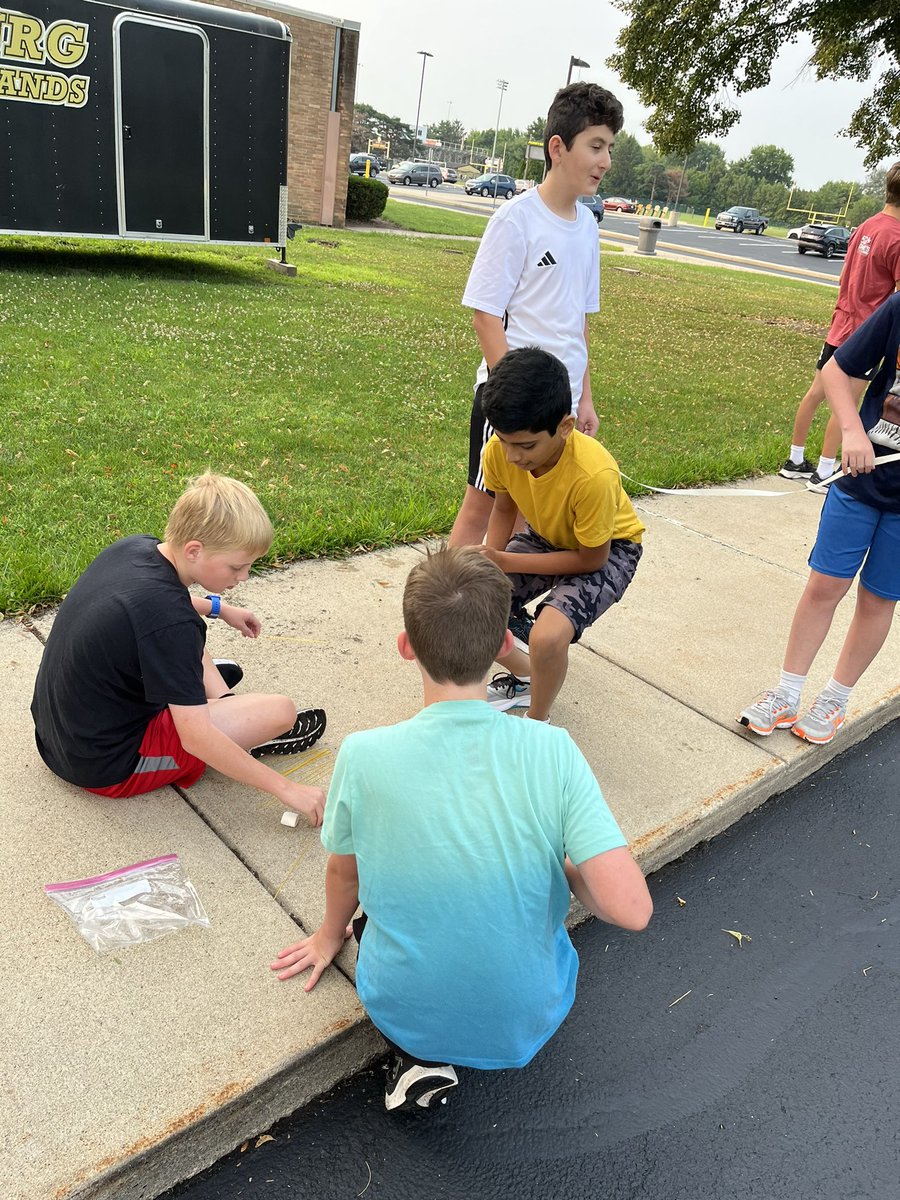 runpjhs's tweet photo. On #Day4 of the #2023XCSeason it’s the spaghetti tower challenge. 

Yes, build the tallest tower—but communicate and meet new teammates = the bigger goal! https://t.co/dJxxUUfqnF