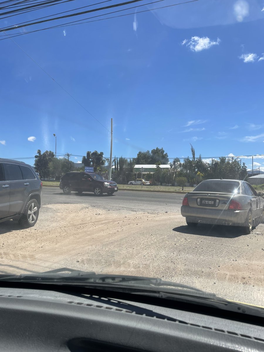 alej2280's tweet photo. #CapitalMundial del #Bache #Pachuca #Hidalgo #Mexico Gracias sr @sergiobanosr por su #trabajo yo creo ocúpamos el primer lugar #Nacional o no? @PachucaGob @TraficoPachuca @herreleo @ManoloLarrieta @Azteca_Hidalgo @Grupo_AP @juliomenchaca_ @MilenioHidalgo @mira_hidalgo @pachucasb https://t.co/YpL2A5erDs