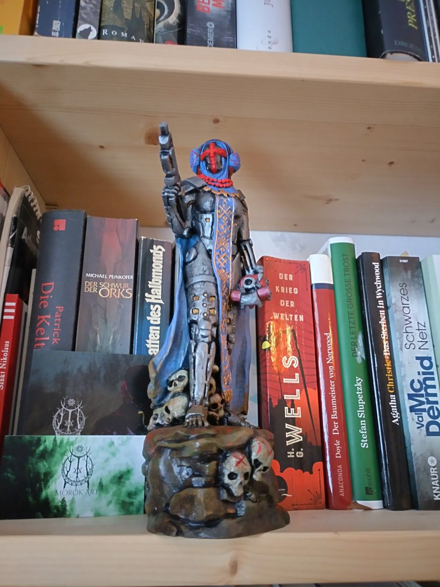 This amazing Cyberpunk Motanka is from <a href="/ArtMorok/">MorokArt</a> 🔥 Also check out the Insta and etsy shop. There are so many great things to chose from! 
#artistsofUkraine #StandWithUkraine