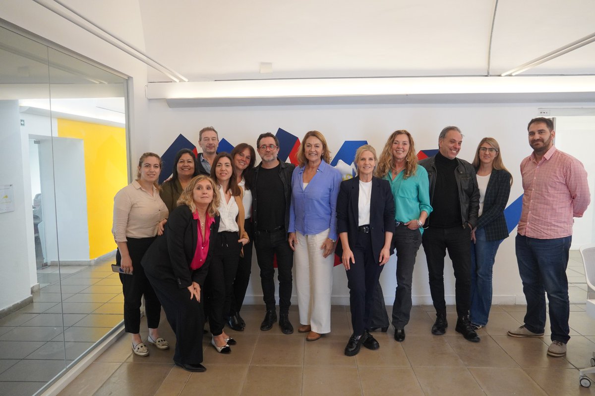 Nos reunimos con especialistas y referentes en adicciones para diagramar juntos propuestas y abordar de forma urgente esta problemática. Durante el encuentro disertaron <a href="/StellaMaurig/">Lala Maurig</a> <a href="/MarinaCharpen/">Marina Charpentier</a> <a href="/PaulsGastonOK/">Gastón Pauls</a> y Claudio Grecco.
Ante la situación crítica que atravesamos, es