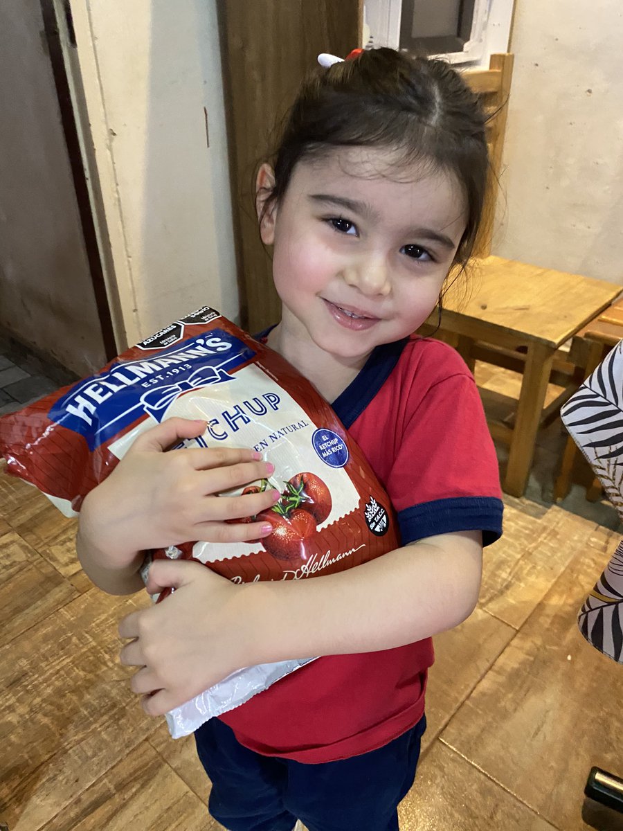 karenvillalba98's tweet photo. Mi hija es fanática del KETCHUP.... 
sus abuelos: 
.
. https://t.co/CEAwaCGrI4