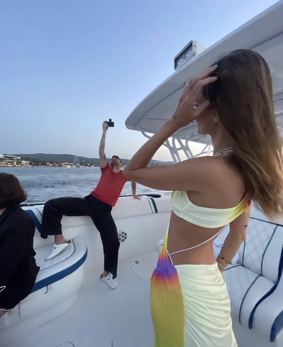 triste y con ganas de morirme ☹︎ tweet media