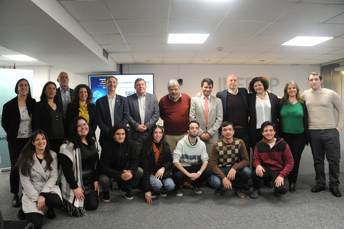 INEFOPoficial's tweet photo. #Capacitación 👉 Se lanzó la 2da. edición del Programa Re-Start de Amazon Web Services (AWS) para capacitar a jóvenes en Cloud Computing junto a Fundación Forge e INEFOP

Más info 👉 https://t.co/39bc00ulwj

#INEFOP #Capacitación #Formación #Bootcamp #Oportunidades https://t.co/XnRaeGS7Dy