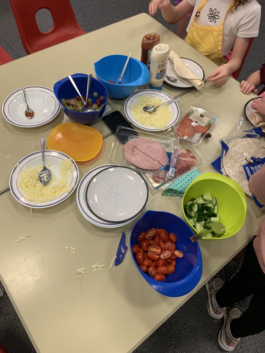 MoveMoreGlossop's tweet photo. Day 1 at Pure Vibes for holiday activities. Lots of craft making, sporting activities - football, hockey, dodgeball , we then had chopping of fruit and veg for pizza wraps and blueberry pancakes with fruit salad. Also face painting & board games
@Glossop_Bureau
#itsaboutme https://t.co/I6dng7lS9M