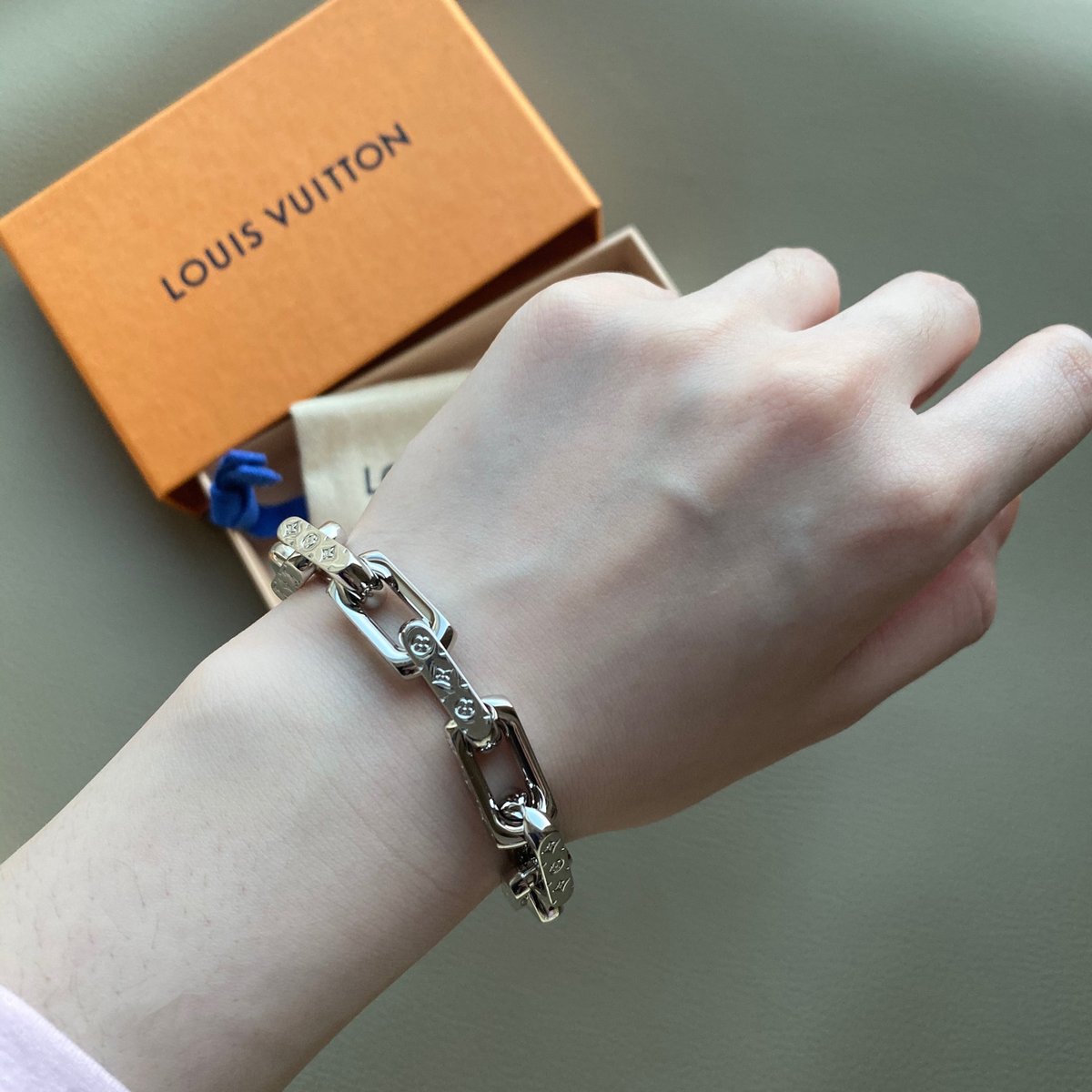 Lv Fashion Jewelry Lv looks good and not expensive😋
