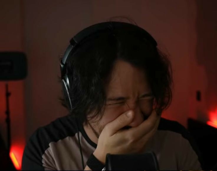 michaelol00's tweet photo. HELLO FRIENDS, ANYONE REMEMBER ME? 😭<3 ik i was kinda dead right now but maybe im backk. i missed u all <3 https://t.co/ryypYTZhPs