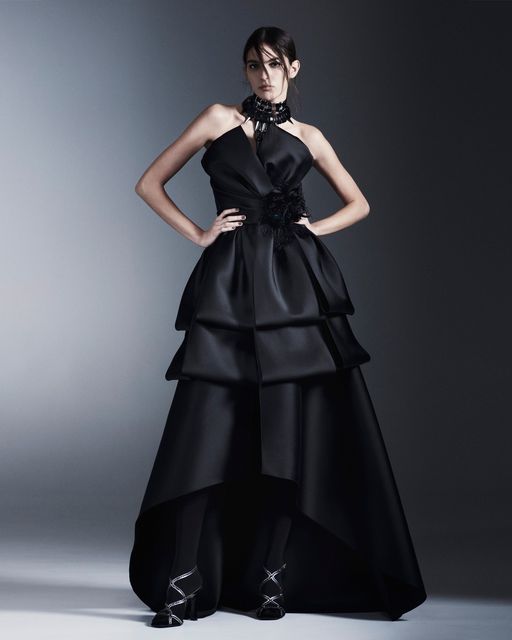 youviralart's tweet image. Alberta Ferretti

Not just any ordinary evening gown. Indulge in the power of romance with a signature ball gown in a black diamond hue. Discover the Pre-Fall 23 dresses via link in bio.
#AlbertaFerretti
#PreFall2023