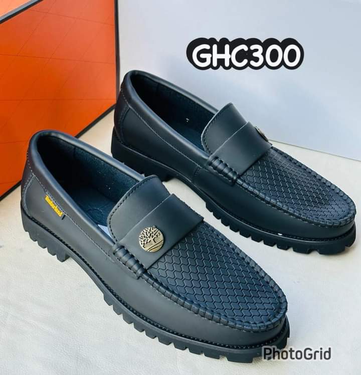 Size 40-45 available 🔥🔥

Delivery nationwide ❤️

Wa.me/+233545429433
