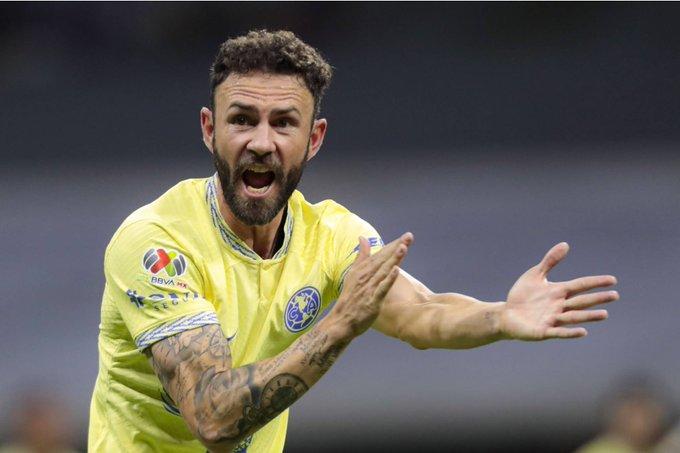 GrandezaAmerica's tweet photo. Dos Jugadores que no aportan nada bueno al @ClubAmerica solo hay que ver el desastre que fue el equipo ante Columbus y en parte fue por la necedad de usar a Layun y Araujo y jardine no supo después recomponer el camino así la ilusiones desaparecen #clubamerica #EstoEsAmérica ? 🦅 https://t.co/vqGba8uDXd