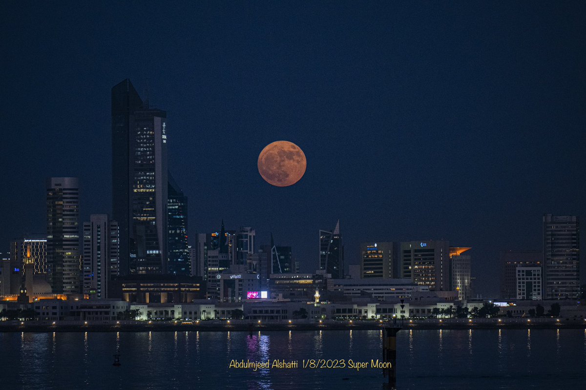 bosammy's tweet photo. القمر العملاق في سماء الكويت 
1/8/2023 
تصويري 
#super_moon 

اقرأ المزيد: https://t.co/5cwzLk1M46 https://t.co/LheiVqGnyr