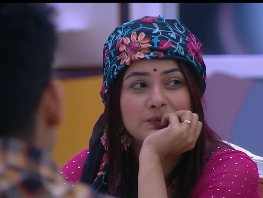 TheHottestDevil's tweet photo. Mere jesa koi angle laake dikhao 🤣😍 Har angle me Sidharth hai Shehnaaz ke sath 
Uffffff she is killing it ...😍❤️
EP 02
#BB13RewatchParty #SidNaaz #SidharthShukla #ShehnaazGill https://t.co/oyBhdlBVrd