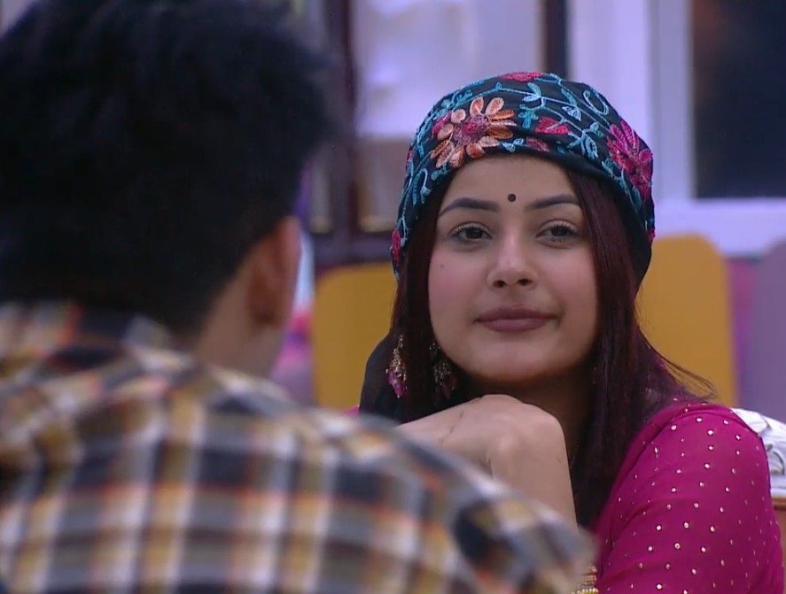 TheHottestDevil's tweet photo. Mere jesa koi angle laake dikhao 🤣😍 Har angle me Sidharth hai Shehnaaz ke sath 
Uffffff she is killing it ...😍❤️
EP 02
#BB13RewatchParty #SidNaaz #SidharthShukla #ShehnaazGill https://t.co/oyBhdlBVrd