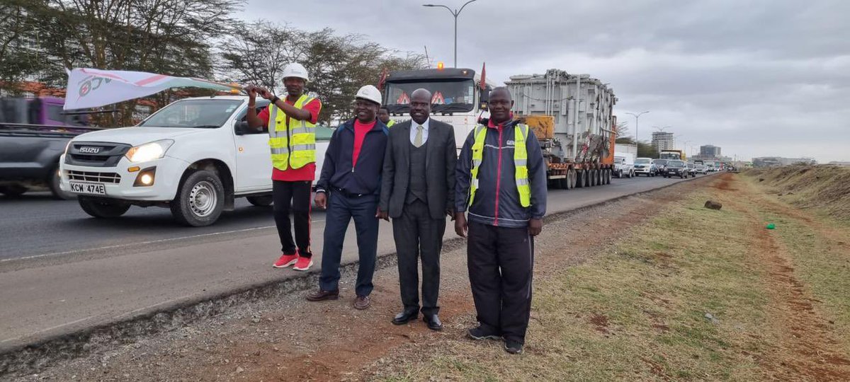 KETRACO1's tweet photo. @KenyaPower_Care Managing Director Dr. Joseph Siror joined in to celebrate and welcome KETRACO’s 70 tonne transformer for Kitale Sub-station, as it made its way through Nairobi to the North Rift.
#BringingTOKTransformersHome #BringingPowerHome #GoingToKitale #KETRACOProjects https://t.co/M3hh4zQrWD