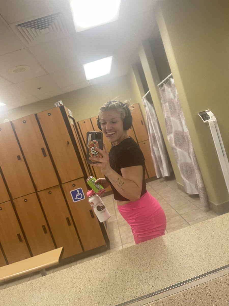 the_smallestfry's tweet photo. hi friends 🥰💕 https://t.co/EepCkyRHou