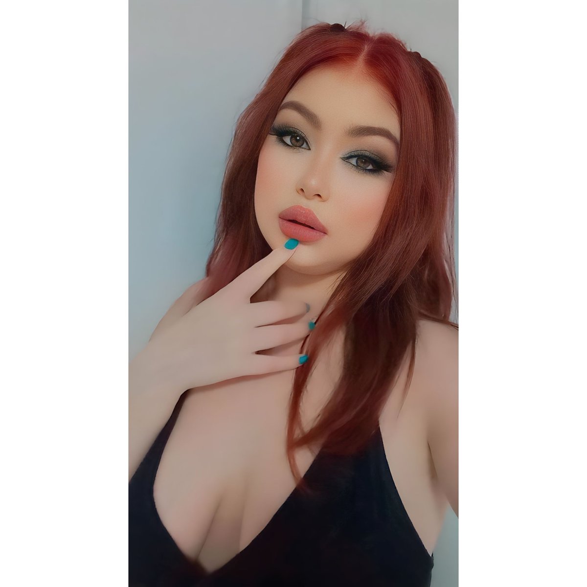 NexucoD's tweet photo. Makeup en tono verde 

Base de #ushas
Sombras de #ushas
Labial #ushas

#makeup #makeupideas #makeupasehatic #makeuplooks #makeupsencillo #makeuptransformation #makeuptumblrgirl #makeuppinterest #makeupuruguay #makeupargentina #fotografiamakeup #fotomakeup https://t.co/EZ3UpIztu4