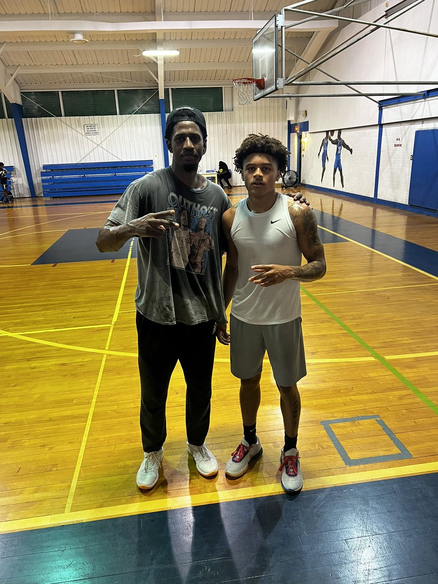 Sardaar Calhoun ‘18 and Devin Walker ‘22 in the lab together. Family is forever! #IronSharpensIron #BaronBrothers