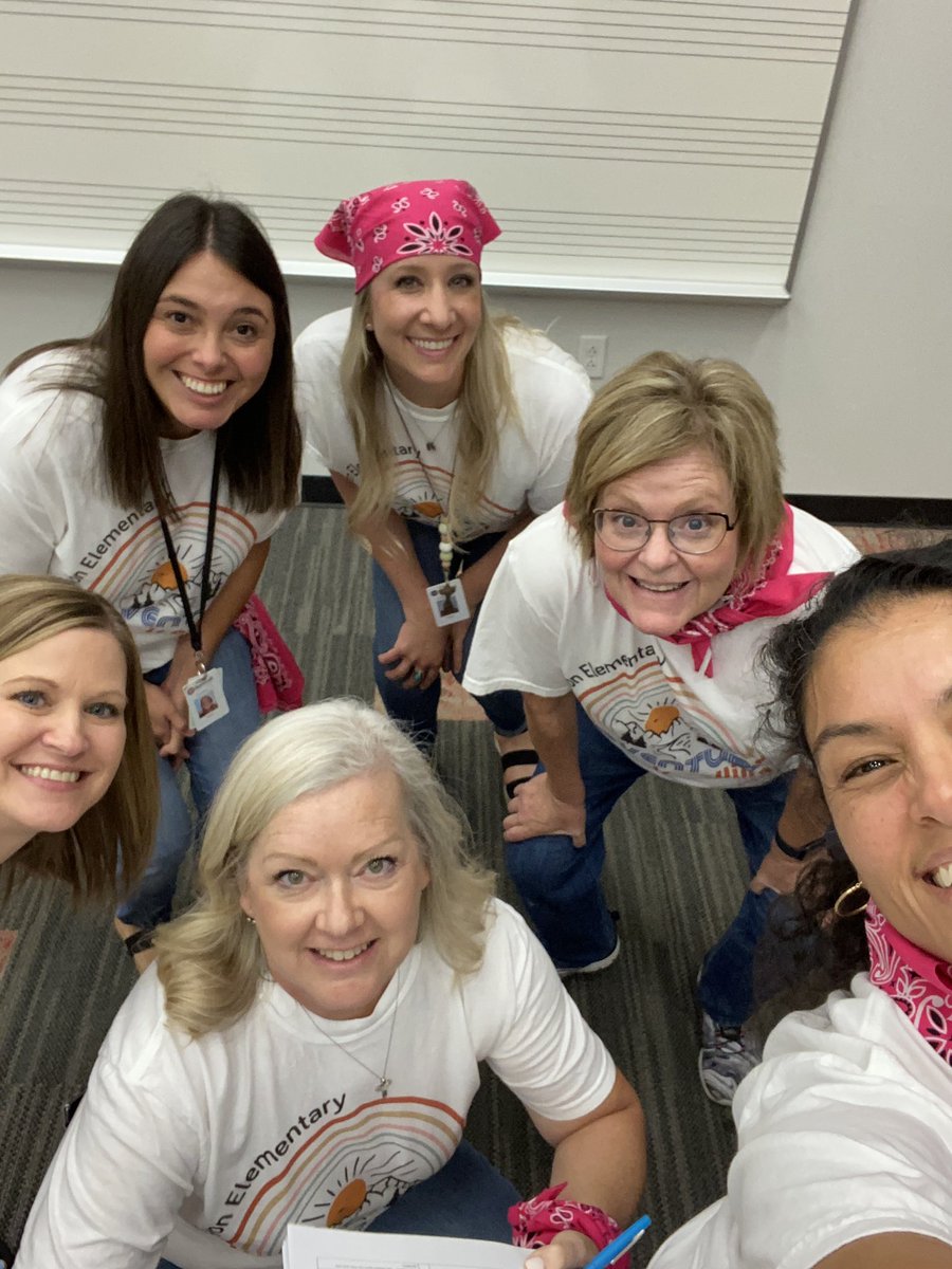 On a scavenger hunt!
#LyonLeads
#teambuilding 
#RockwallISD