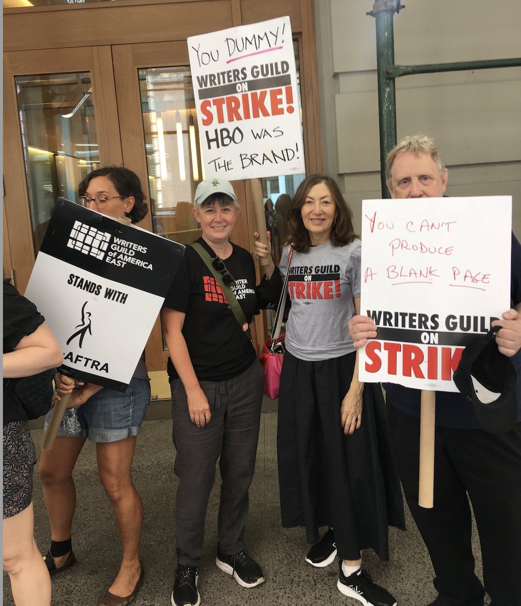 Picking with east coast community!  #WGA #SAGAFTRAstrong #writerstrike