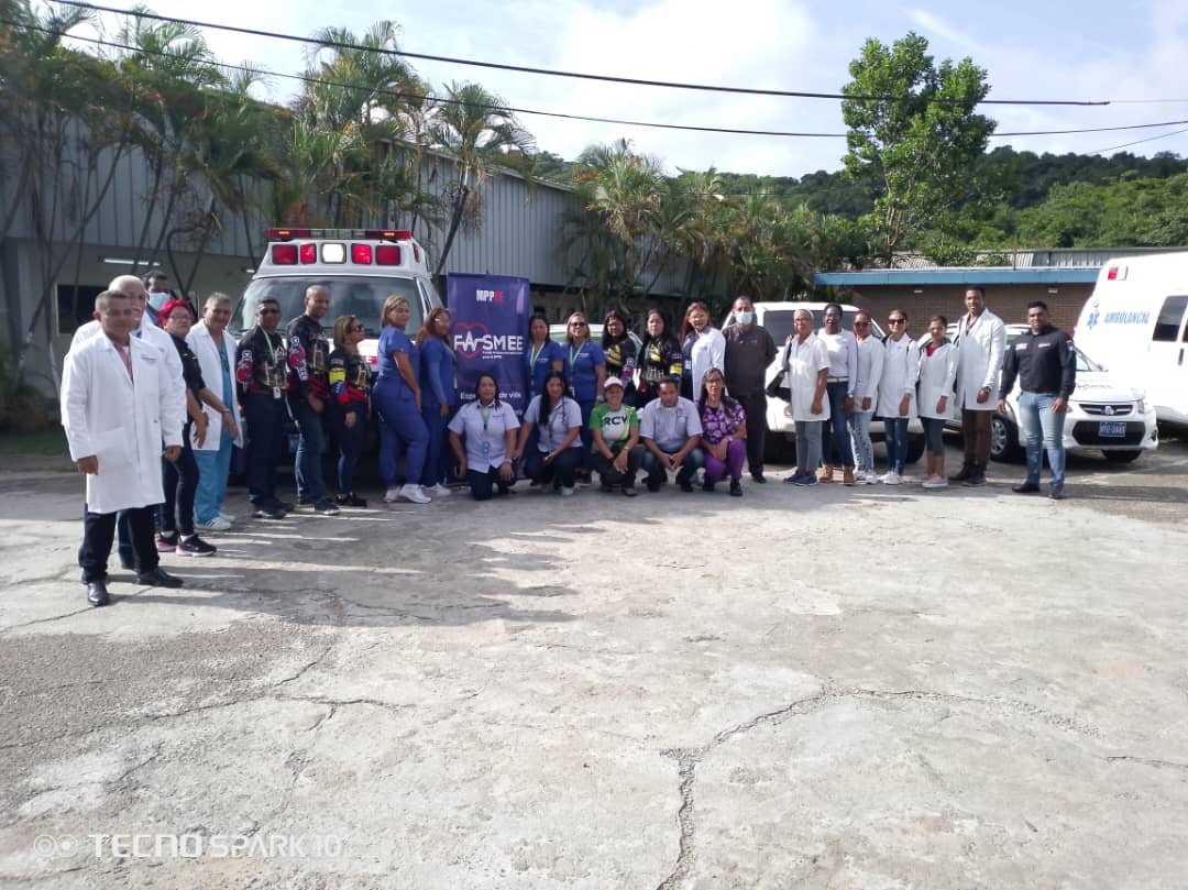CDI Lino Maradey con sus con sus trabajadores en la Jornada por la Salud en Gurí 💪💪. @ #FuerzaCuba #CubaPorLaVida <a href="/Mariluz53189613/">Mariluz Romero</a> <a href="/Cubacooperabol2/">Brigada Médica 🇨🇺 Bolívar🇻🇪</a> <a href="/Donais372537341/">@ddonais</a> <a href="/Murezuy/">LV juan</a> <a href="/AnarosaZam41210/">Ana rosa Zamora ortiz</a> <a href="/EglisneidyS/">Eglisneidy Lescaille Silveira</a> <a href="/BellNaylin/">Naylin Ferrer Bell</a> <a href="/yunia1903/">@yunia1903</a> <a href="/moraydis41362/">Moraydis Ramires</a> <a href="/JuanaZamoraBel1/">Juana Zamora Beltrán</a> <a href="/YulieskaAvila/">Yulieska Dieguez Avila</a>