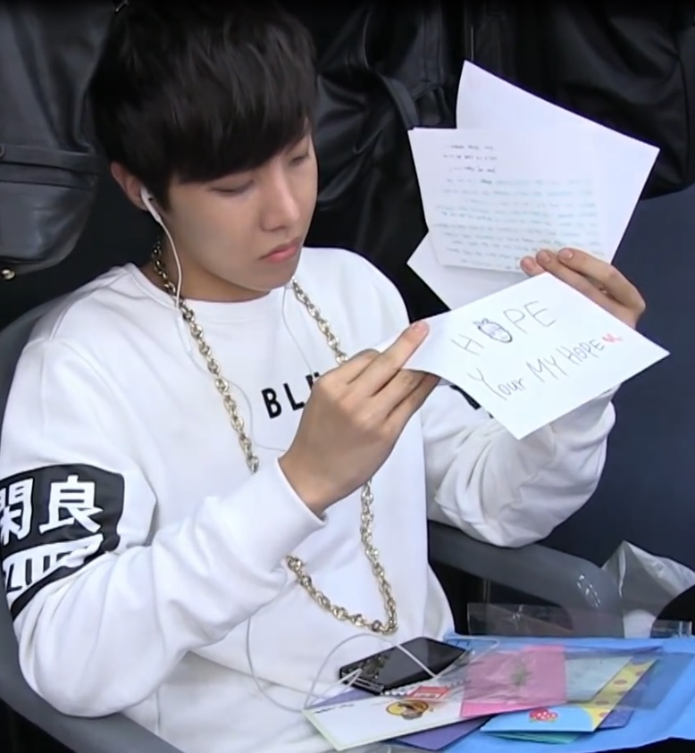 I've been extremely skeptical &amp; bothered by this idea that Hoseok was unpopular, unliked, thought as ugly, etc. specif. at the time of debut. Not only bc it doesn't make any sense, but bc I see very little credible evidence of it. In this 🧵I will address this narrative. Unroll..