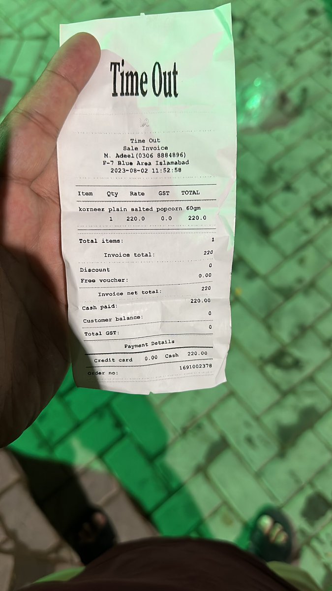 Lazyy740's tweet photo. Price comparsion.
Korneez popcorn original retail price on the website Rs. 95 per packet.
Korneez popcorn selling price on Attock Pump Jinnah Avenue Blue Area Rs. 220 per packet.
Respectable members, please look into this. 
@Noormengal_ 
@dcislamabad https://t.co/MOz6ihlBW7