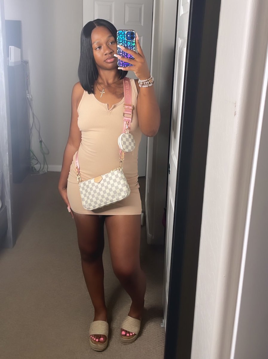 PreciousssP_'s tweet photo. #WhosWhoOfJSU
🐾Precious or P ♏️
🐾Biology/ Pre-Dentistry Major 🥼🪥
🐾Arizona 📍
🐾THEELIVE25 🐯💙
🐾J-Suede🩰
🐾Haus Of Eminence Model😘
🐾Spectrum Member 🫶🏼
🐾Graphic Designer 👩🏽‍💻
🐾Men Hairstylist ( braids &amp; retwist) 💈
- Down to make new friends , don't be shy🙈 https://t.co/jS1gx9NhLr