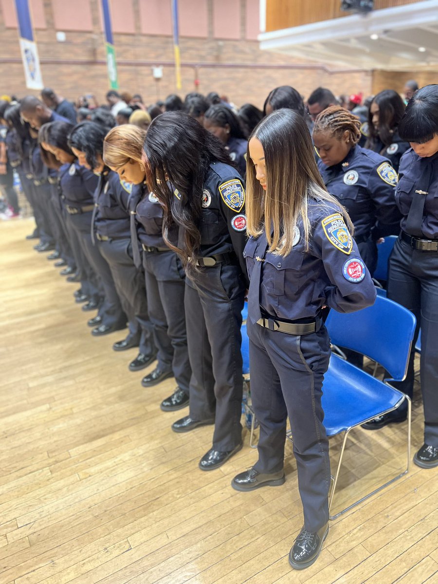 NYPDPBBronx's tweet photo. Would like to extend a special congratulations to Angela Colon, a current PBBX @NYPDauxiliary Officer who graduated today as the ‘Valedictorian’ of the ‘Police Communications Technician Calltaker Class of 2023B’.  Your hard work and dedication is unmatched!  #BXStrong https://t.co/vNboC1GATA