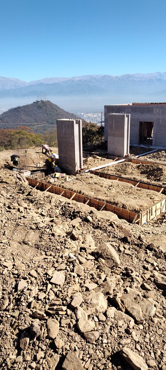 albertosalimok's tweet photo. 🇵🇱 VISITA AL CERRO 20 DE FEBRERO Y ALA DELTA 🇵🇱 

👉🏽 Visitamos el cerro 20 de Febrero con el objetivo de observar el proceso de recuperación del mismo, tras el último incendo ocurrido. 
👉🏽A su vez, inspeccionamos el avance de la obra de construcción de ampliación de la https://t.co/9PBni8P2W3