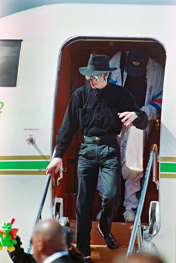 [HQ] Michael arriving Hamburg airport with his private plane August 1992.  

#MichaelJackson #Kingofpop #dangerousera #celebrities #persons #children #mjjinocent #mjfan #rocksoul #germany #Hamburg #historyera #soulbrothers #mjjlegacy #badera #kultur