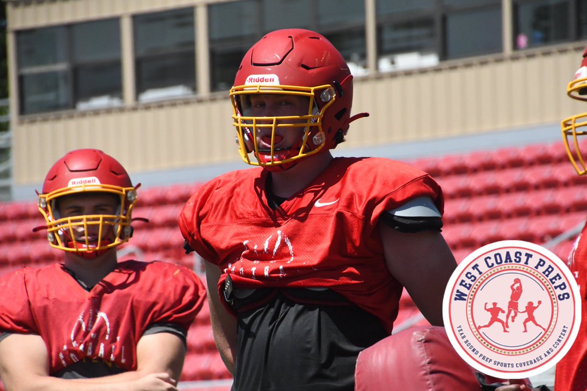 Caleb Hall is a ⭐️ offensive lineman at Jesuit: 

- 6’5, 255

- Offers: Nevada

- Late father was a starter for Notre Dame’s 1988 national championship team