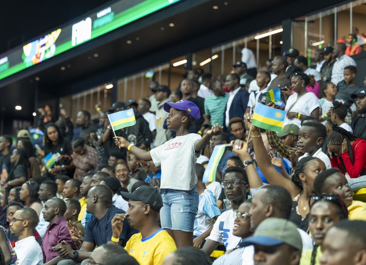 This evening at BK Arena, President Kagame attended #AfroBasketWomen, witnessing Rwanda's 66-61 victory over Uganda, the women’s team first-ever qualification for the semifinals.