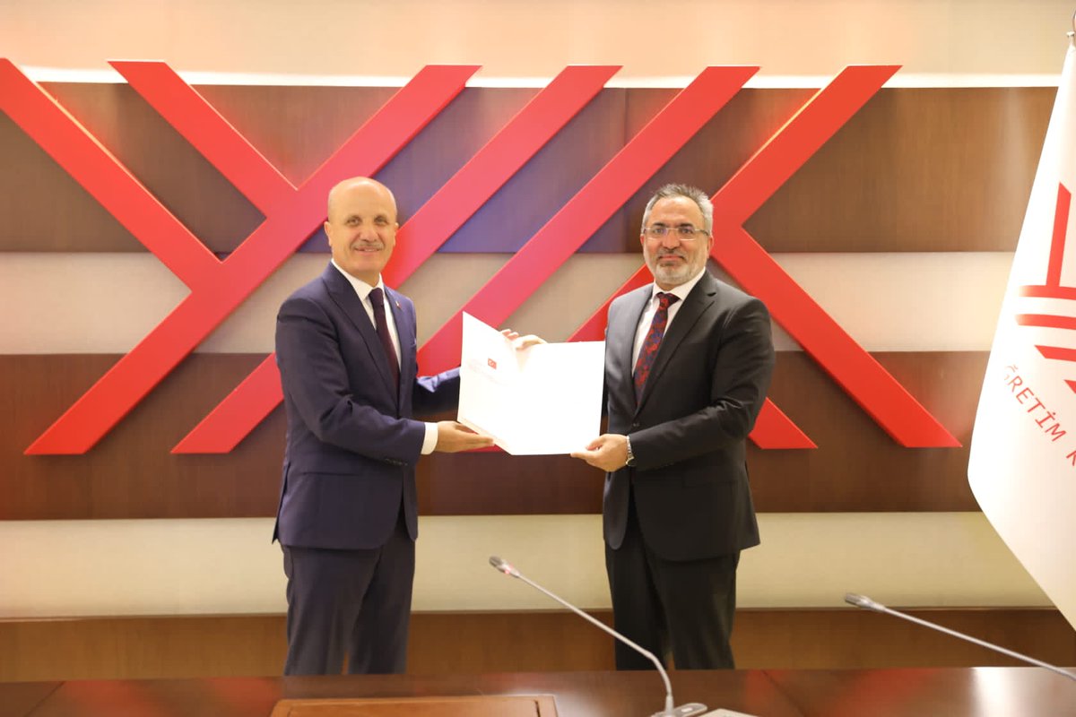 ybuankara's tweet photo. Rektörümüz Prof. Dr. Ali Cengiz Köseoğlu, Yükseköğretim Kurulu Başkanlığı’nda düzenlenen törende mazbatasını YÖK Başkanı Prof. Dr. Erol Özvar'dan aldı.
@acengizkoseoglu https://t.co/Xxca5icDYm