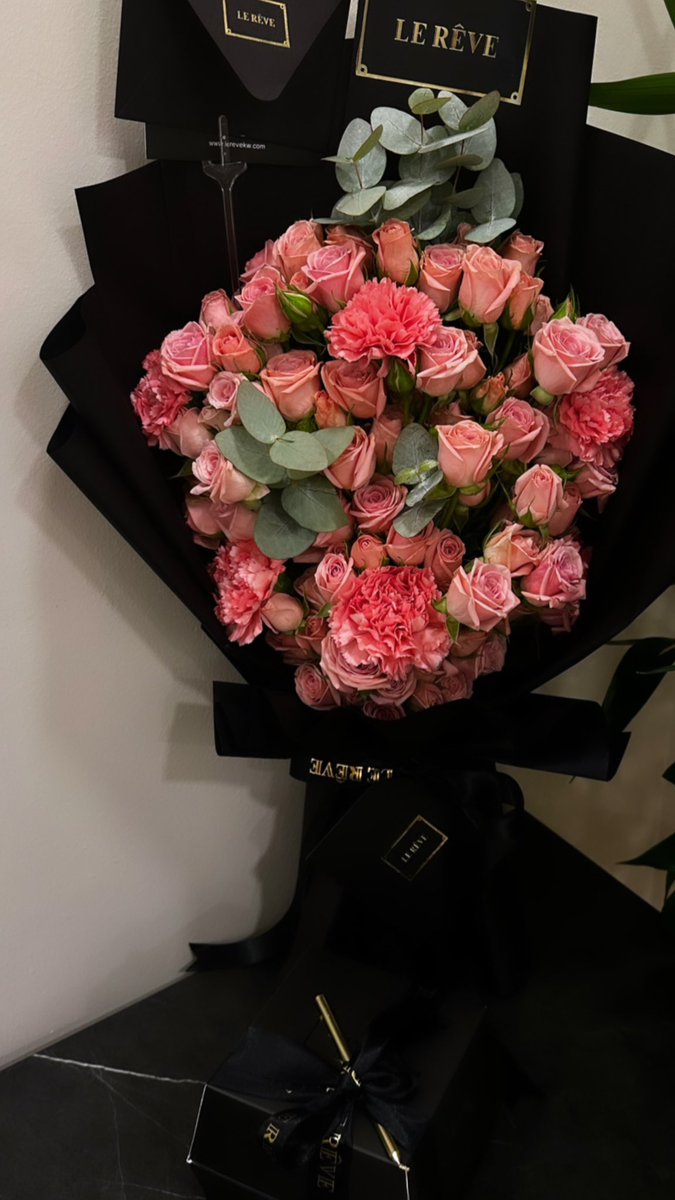 dno_93's tweet photo. وإن كان في الروح بهجة فسببها وجودك يا صديقي 🤍🎈 https://t.co/vP1i9OQKKi