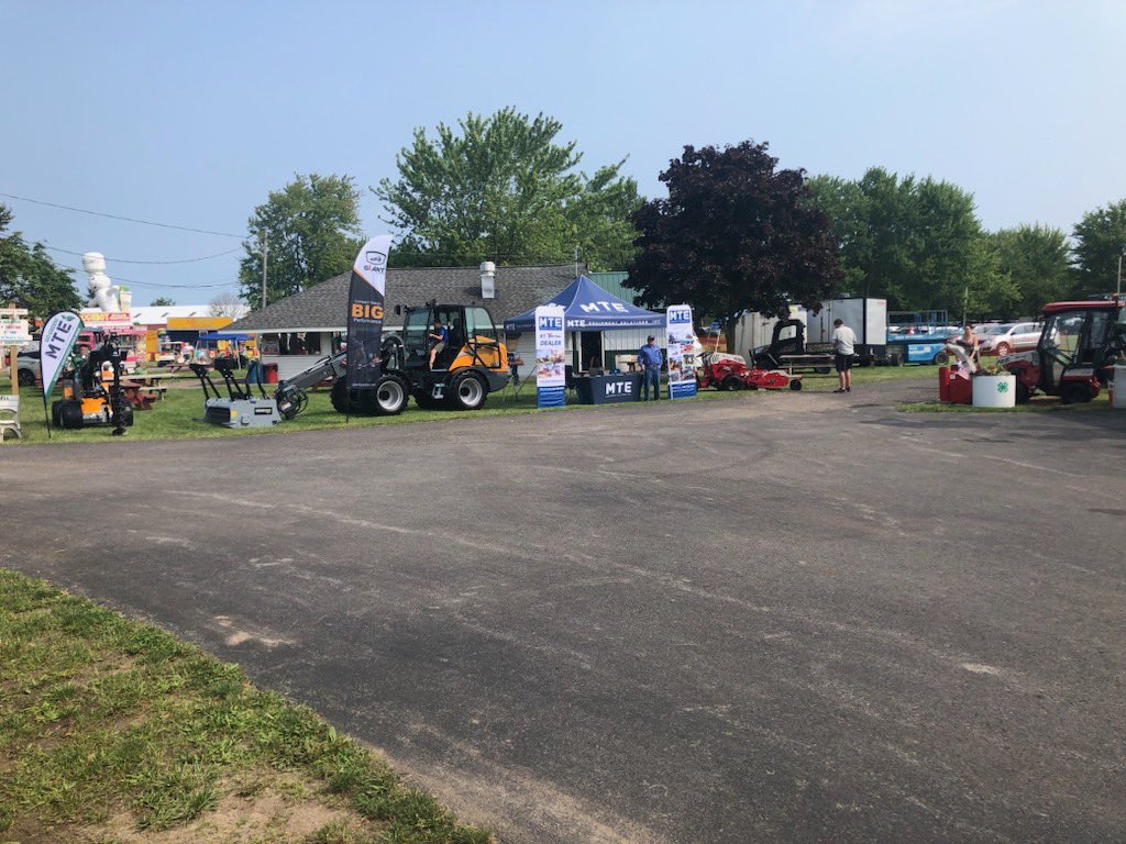 MTEequipment's tweet photo. Join us at the Niagara County Fair 🎡

Our booth will be set up through Sunday, showcasing Giant Loaders &amp; Ventrac Tractors. Don't miss your chance to explore the equipment. 

#mteequipment #niagaracountyfair #tradeshow #outdoorevent #giantloader #ventrac #tractor #summerwork https://t.co/LuzWYGnGH6