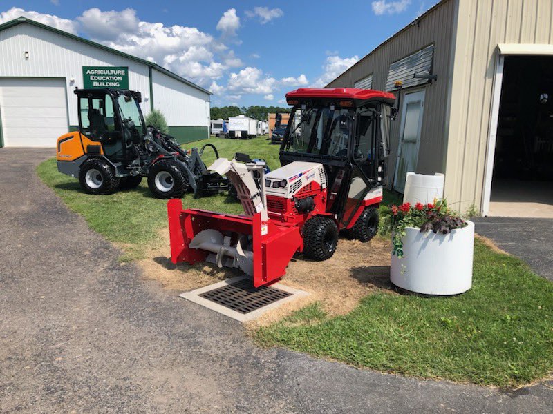 MTEequipment's tweet photo. Join us at the Niagara County Fair 🎡

Our booth will be set up through Sunday, showcasing Giant Loaders &amp; Ventrac Tractors. Don't miss your chance to explore the equipment. 

#mteequipment #niagaracountyfair #tradeshow #outdoorevent #giantloader #ventrac #tractor #summerwork https://t.co/LuzWYGnGH6