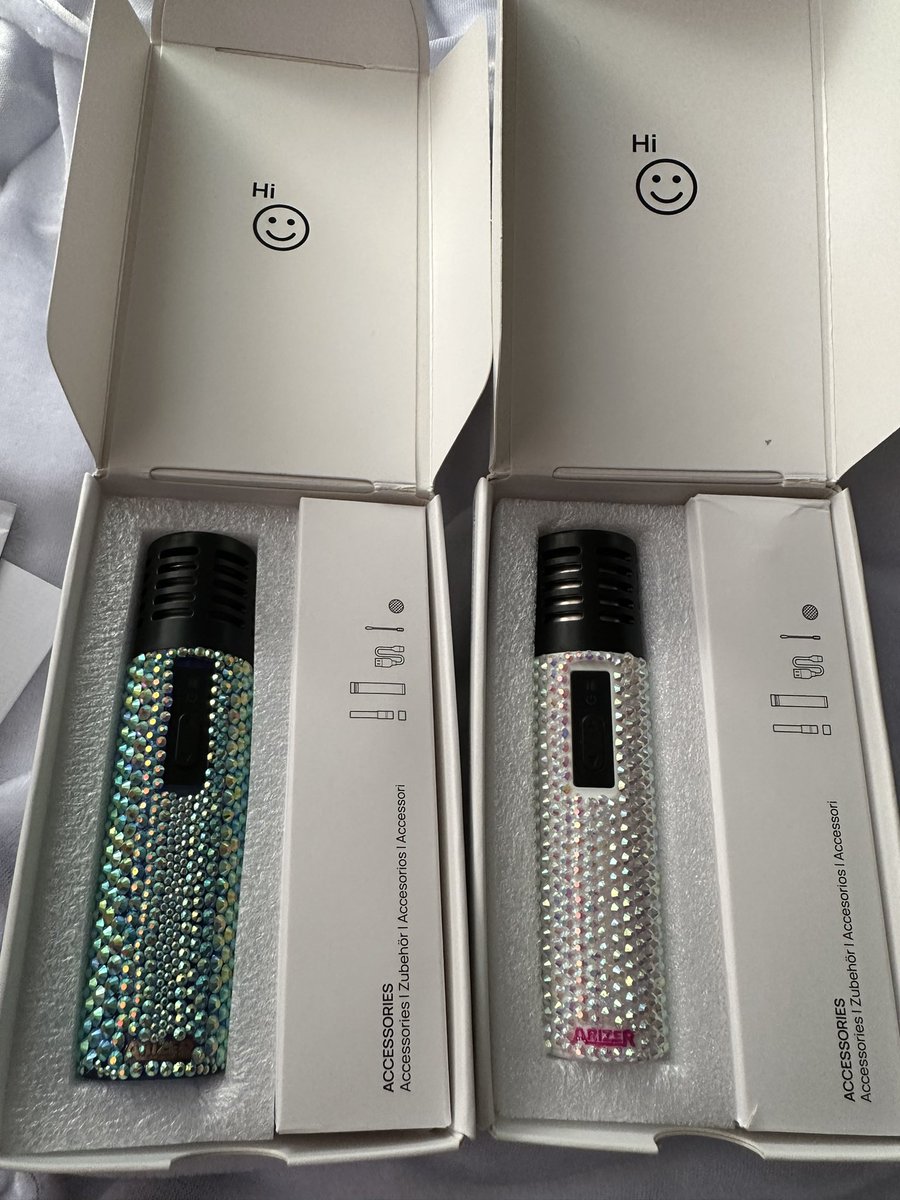Cr8iveHighLife's tweet photo. We customized @arizertech Air SE for our giveaway. These are looking fabulous.

#Arizer #DryHerbVaporizer https://t.co/yZCnnWobD5